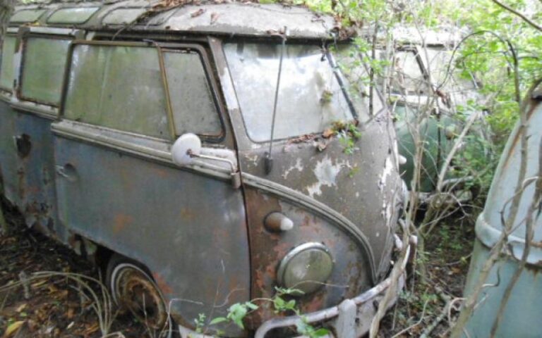 1961 Volkswagen 23 Window Deluxe Microbus American Pickers p 10 u 1-10