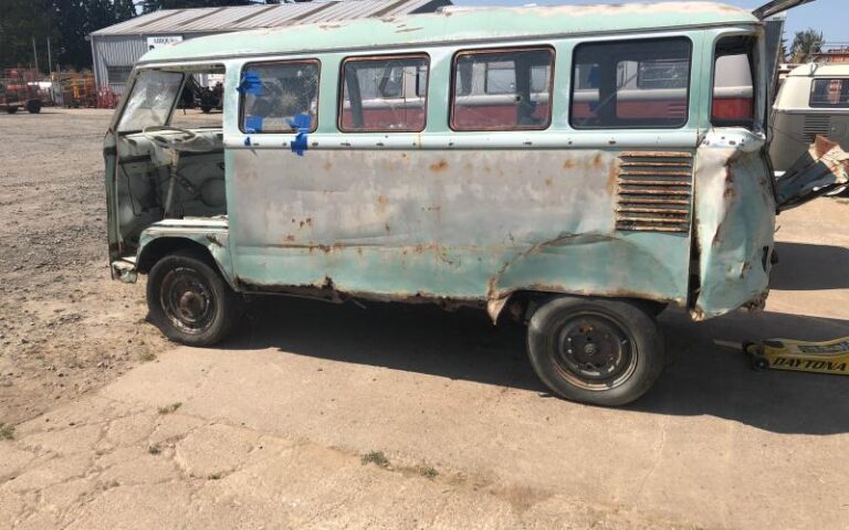 1962 15 Window Deluxe Bus p 44 u 1-1