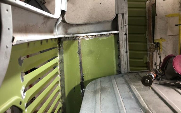 1962 15 Window Deluxe Bus p 44 u 3-1