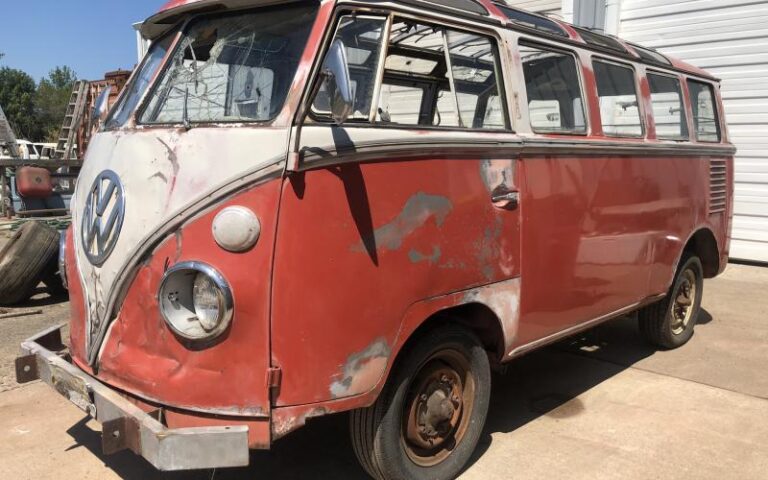 1962 Volkswagen 23 Window Deluxe Samba Bus s6-1