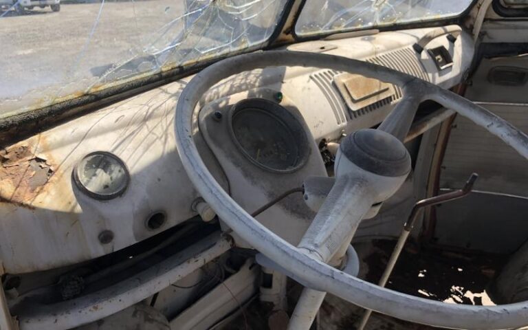 1962 Volkswagen 23 Window Deluxe Samba Bus s6-10