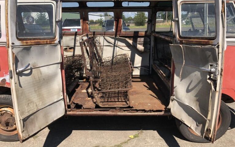 1962 Volkswagen 23 Window Deluxe Samba Bus s6-2