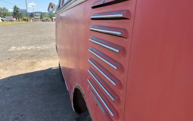 1962 Volkswagen 23 Window Deluxe Samba Bus s6-5
