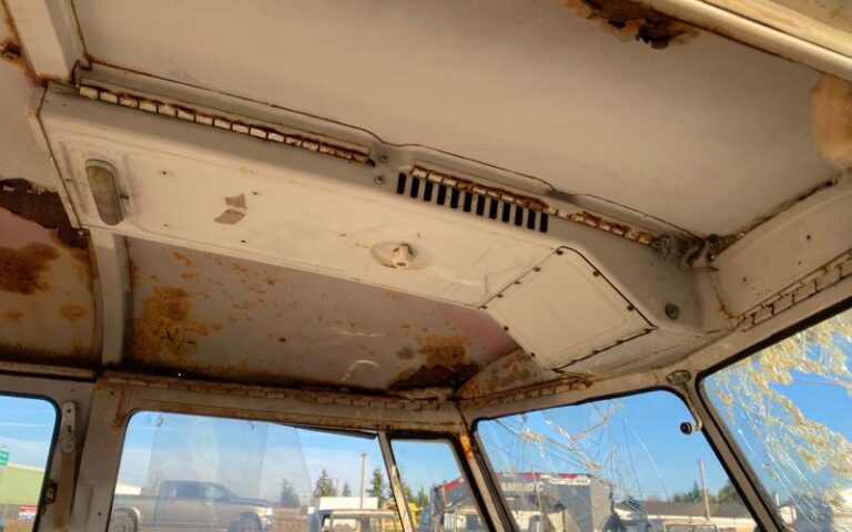 1963 15 Window Deluxe Bus s8-10