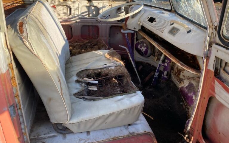 1963 15 Window Deluxe Bus s8-5
