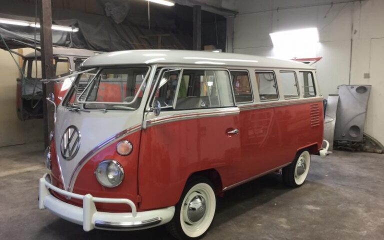 1963 Volkswagen 15 Window Deluxe Microbus p 14 u 1-1