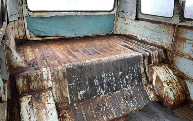 1964 13 Window Deluxe bus s9