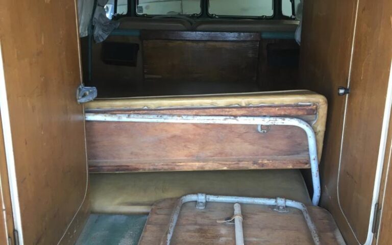 1964 Volkswagen 11 Window Westfalia Subhatch p 36 u 1-2