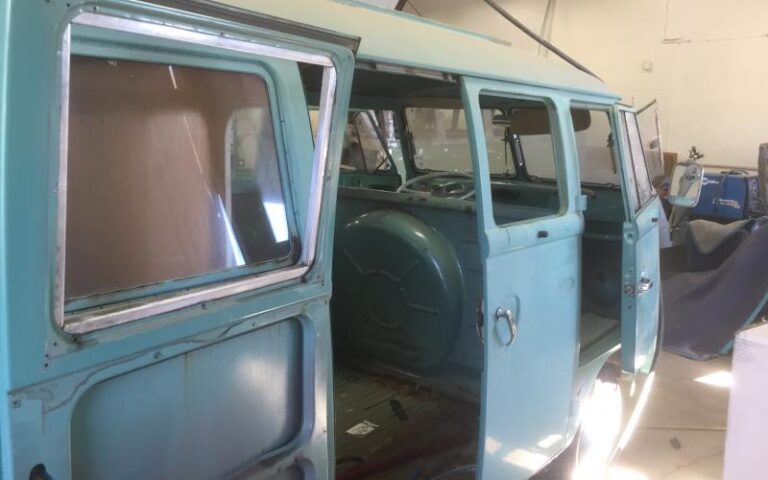 1964 Volkswagen 11 Window Westfalia Subhatch p 36 u 2-3