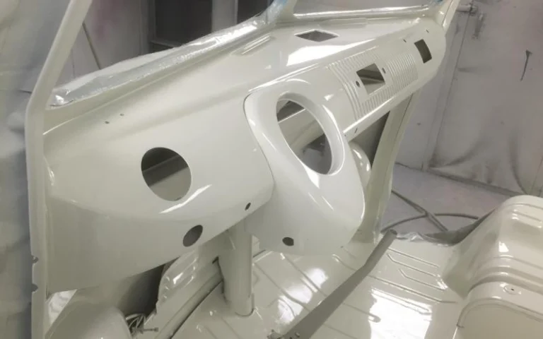 ビンテージフラワ-ベ-ス?(White friars 1966年) 1966 Volkswagen 21 Window Deluxe Microbus | Silver Lining Auto