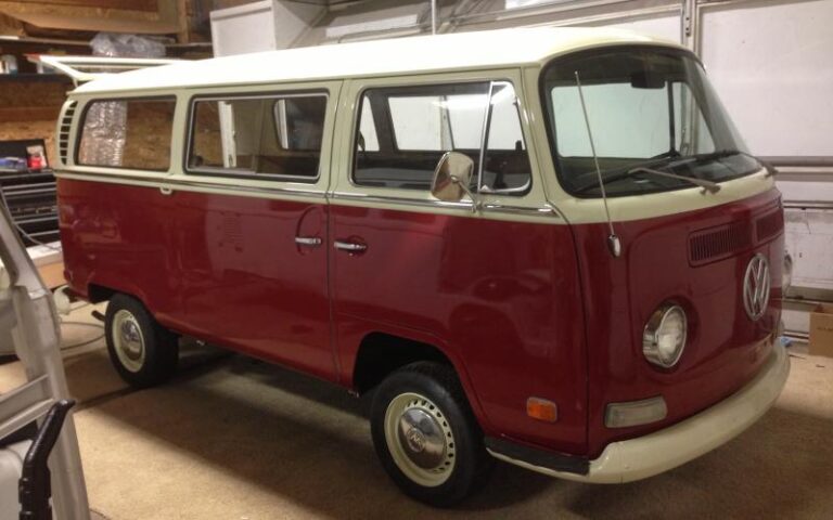 1971 Volkswagen Bay Window Deluxe Red Bus p 6 u 1-5