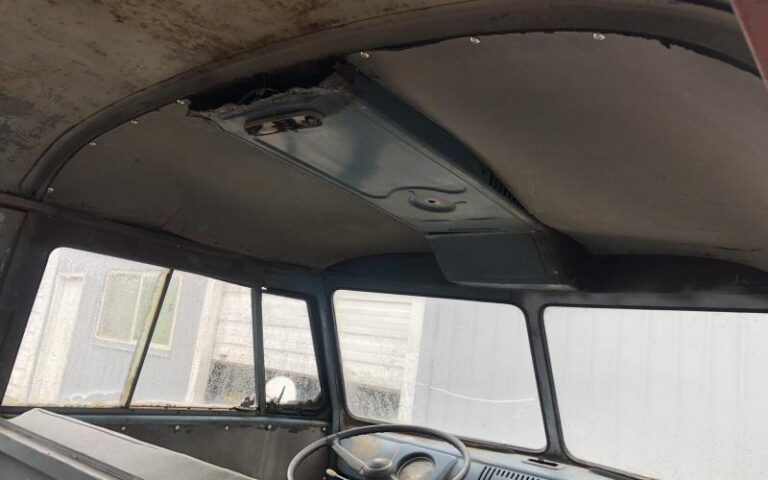 960 Volkswagen Bus VW 11 Window Kombi s7-10