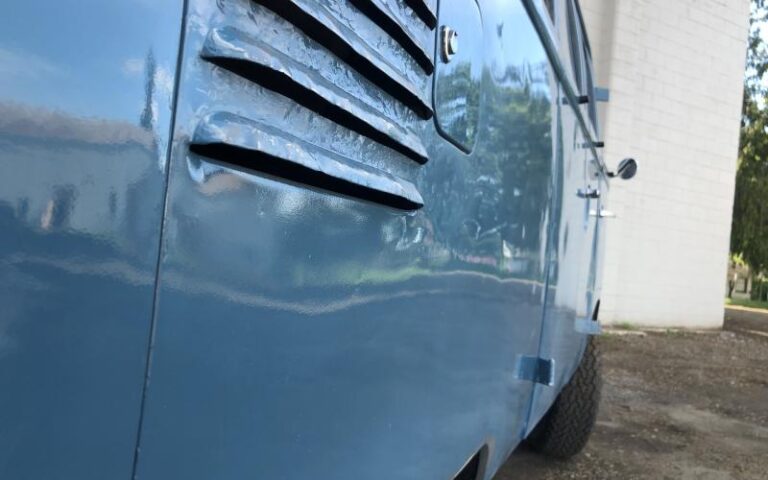 960 Volkswagen Bus VW 11 Window Kombi s7-3