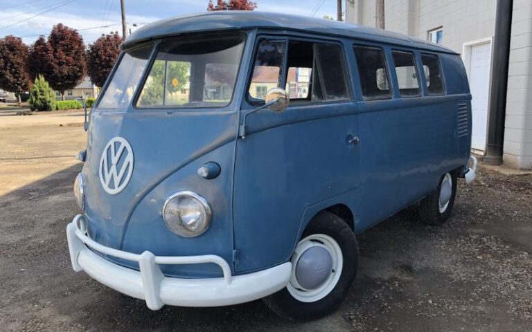 960 Volkswagen Bus VW 11 Window Kombi s7-6
