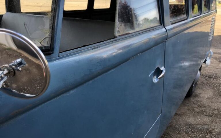 960 Volkswagen Bus VW 11 Window Kombi s7-7