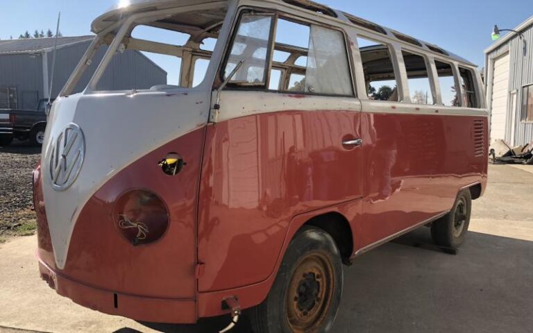 SURVIVOR RESTORATION Volkswagen 21 Window Deluxe Bus p 22 u 1-8