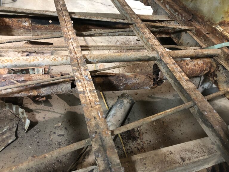 1962-vw-15window-deluxe-bus-teardown-rust-repair-silverliningautorestoration10