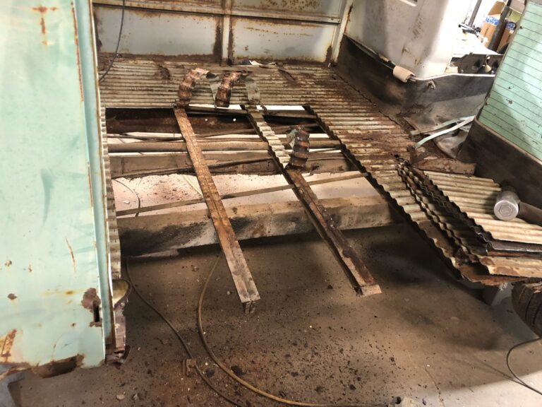 1962-vw-15window-deluxe-bus-teardown-rust-repair-silverliningautorestoration4