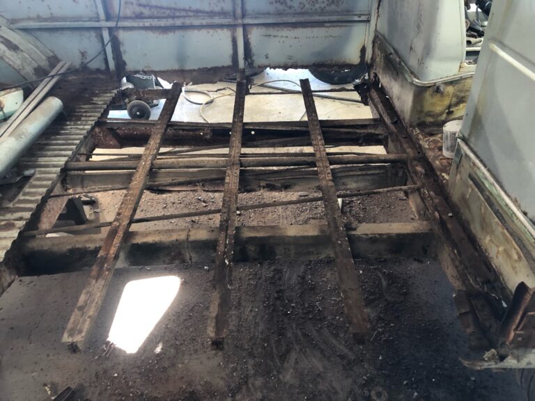 1962-vw-15window-deluxe-bus-teardown-rust-repair-silverliningautorestoration5