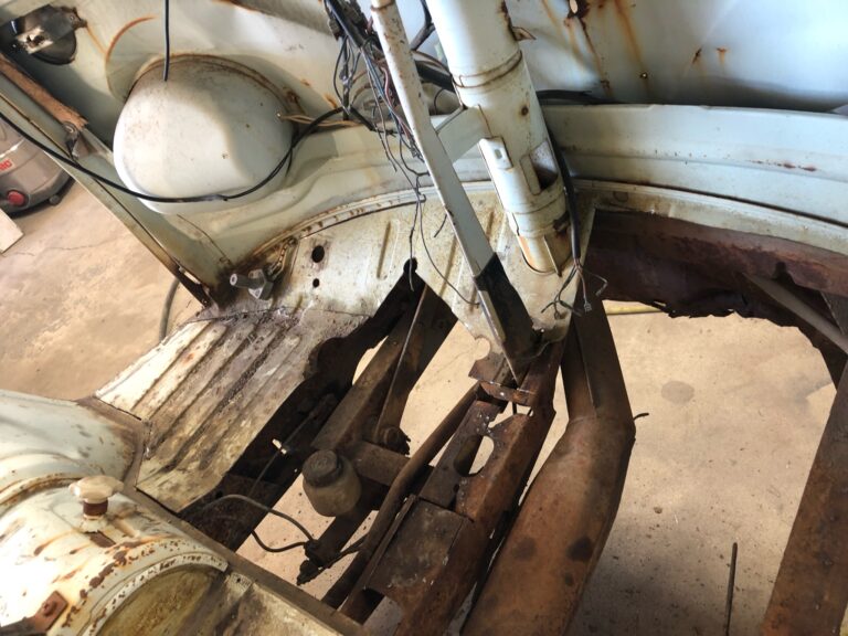 1962-vw-15window-deluxe-bus-teardown-rust-repair-silverliningautorestoration6