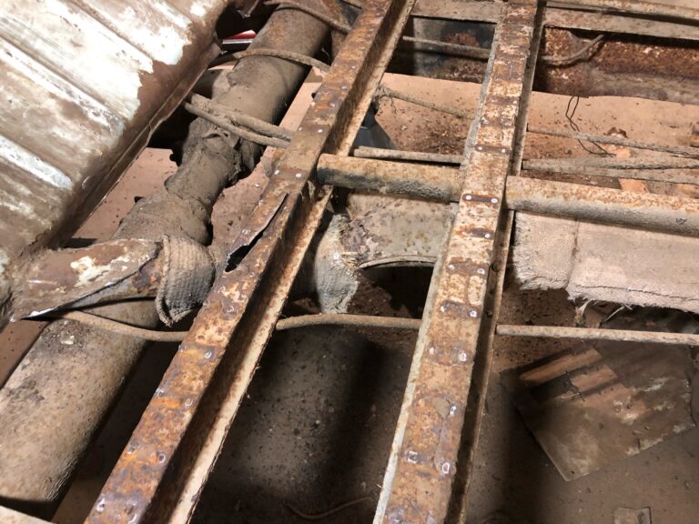 1962-vw-15window-deluxe-bus-teardown-rust-repair-silverliningautorestoration9