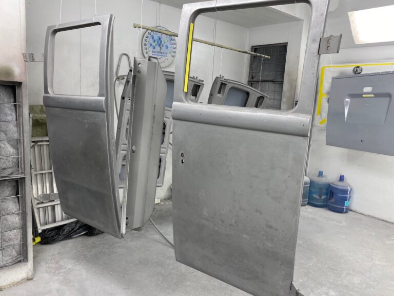 1954 barndoor 23 window deluxe bus body and components in primer silver lining auto restoration oregon