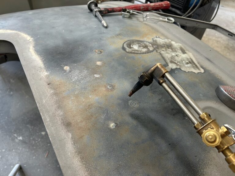 1965 21 window deluxe bus final metal refinement and fitment silver lining auto restoration