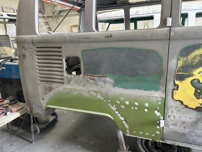 1965 21 window deluxe bus final metal refinement and fitment silver lining auto restoration