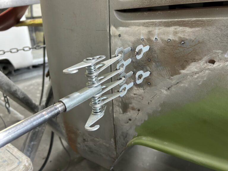 1965 21 window deluxe bus final metal refinement and fitment silver lining auto restoration