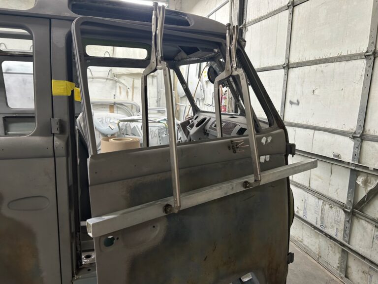 1965 21 window deluxe bus final metal refinement and fitment silver lining auto restoration