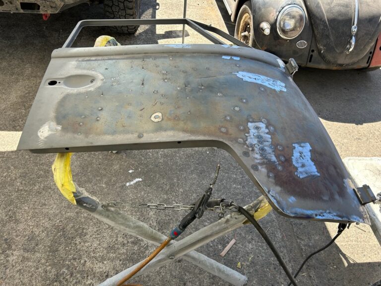 1965 21 window deluxe bus final metal refinement and fitment silver lining auto restoration