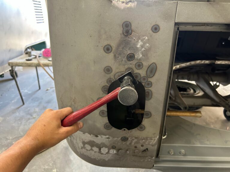 1965 21 window deluxe bus final metal refinement and fitment silver lining auto restoration