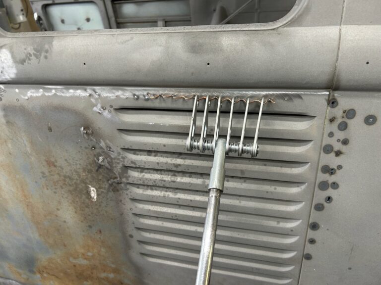 1965 21 window deluxe bus final metal refinement and fitment silver lining auto restoration